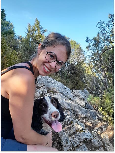 Cathy avec un chien